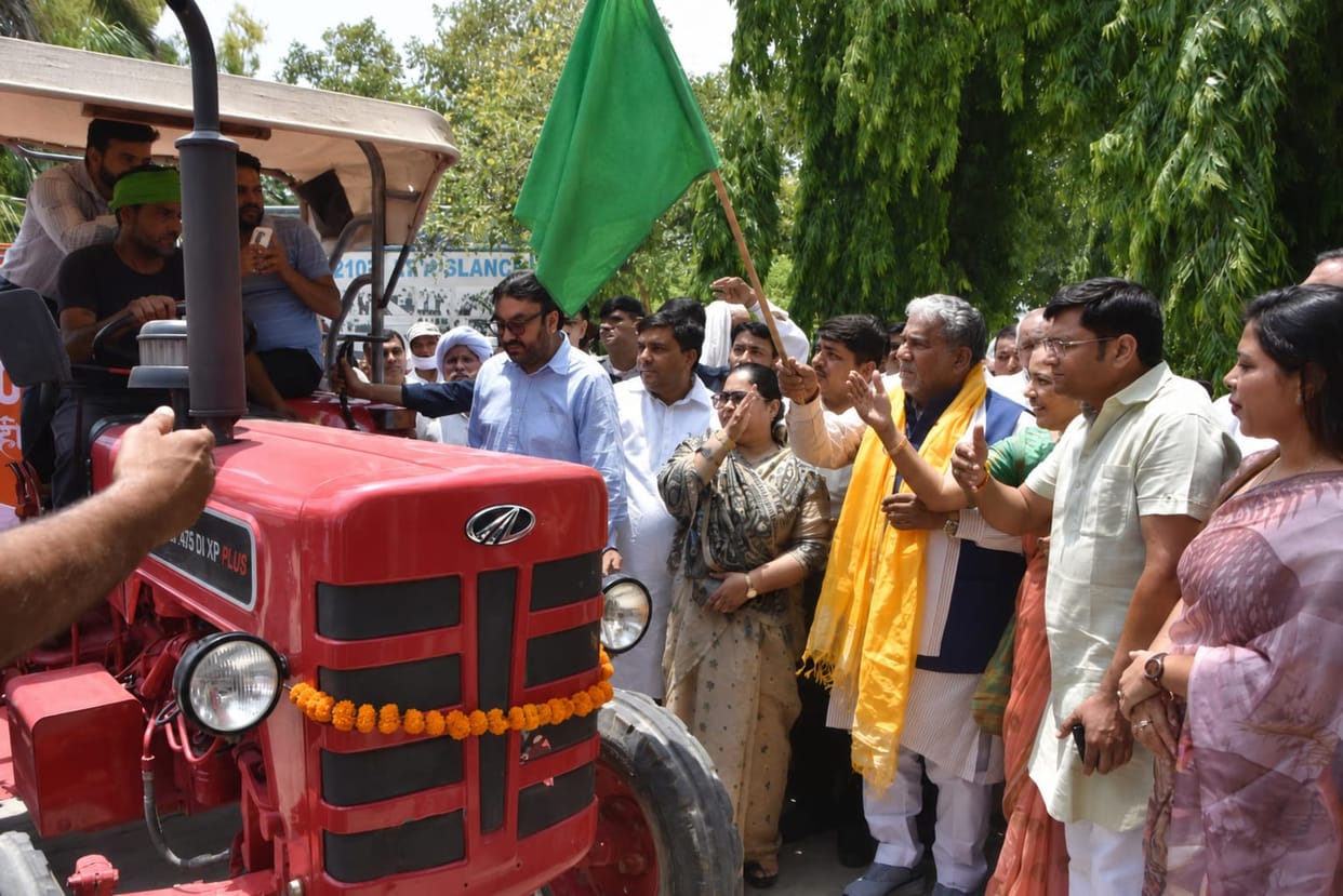 Kavi village gets a gift of development, Cabinet Minister dedicates tanker and iron benches