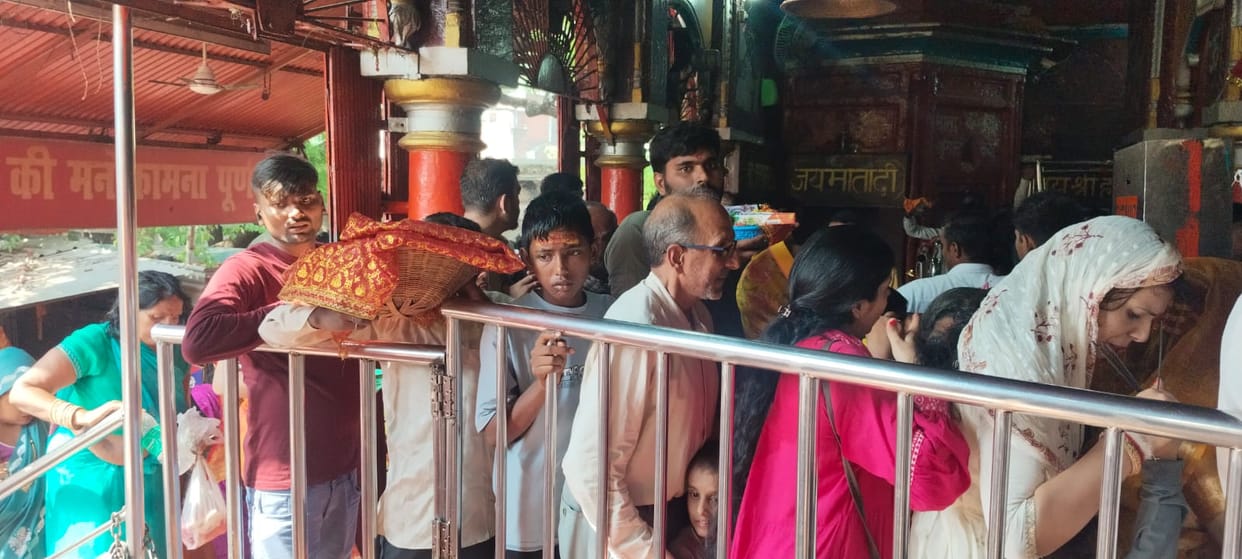 On the full moon day of Purushottam month, devotees gathered at Mother Sheetla Dham.