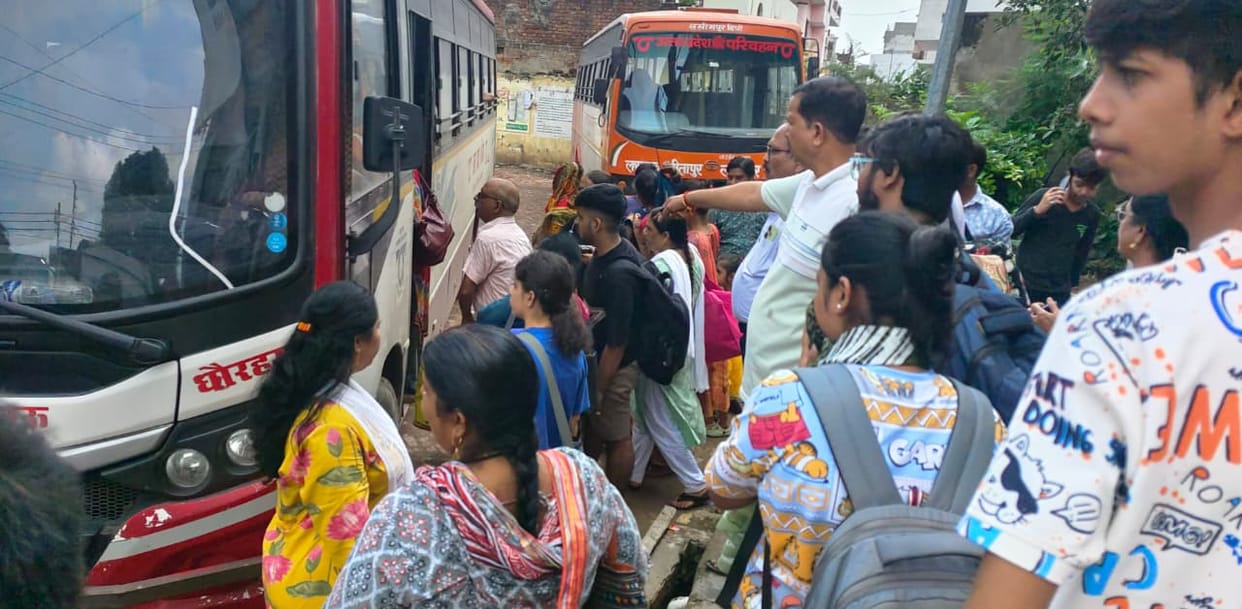 The city was jammed due to the crowd of B.Ed candidates