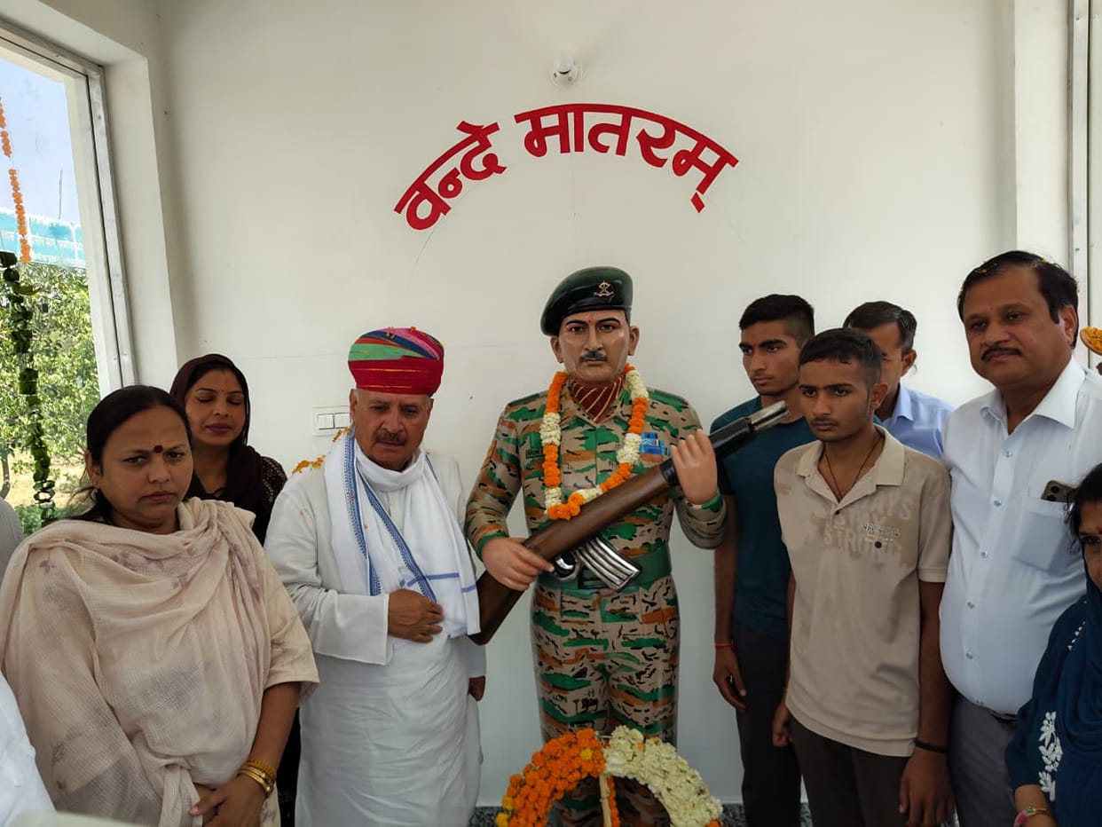 Rao Indrajit unveiled the statue of the martyr and said that respecting the martyrs is the top priority.