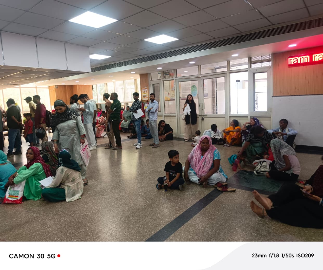 Ophthalmologists were not available, skin and bone specialists woke up an hour and a half early, about 250 patients returned empty-handed from the OPD.