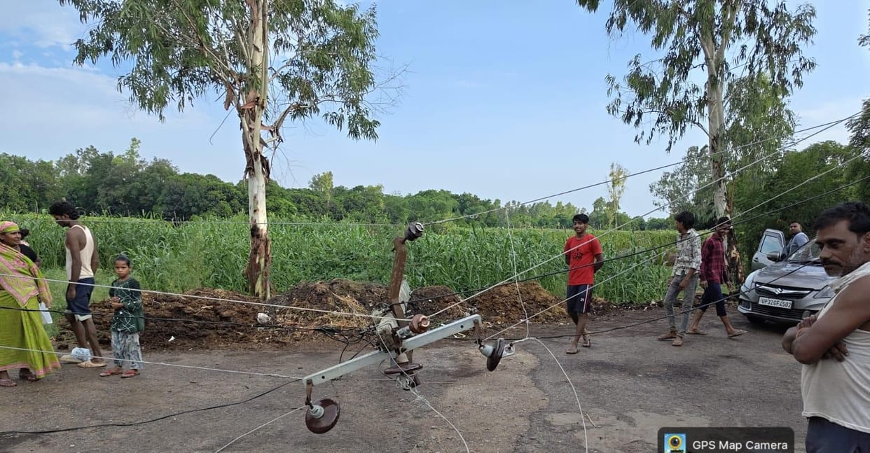 Due to the storm and rain, a population of five lakhs faced power crisis