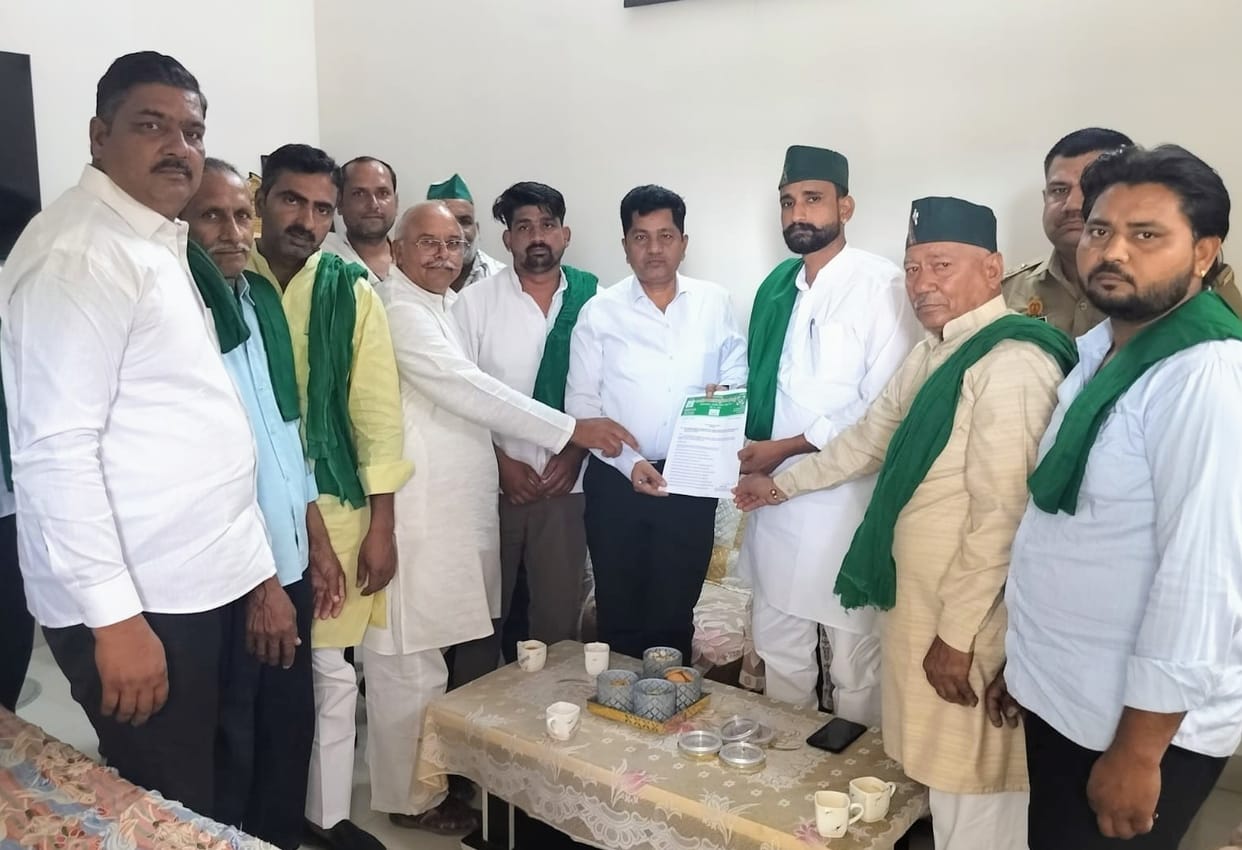 SDM reached Ganeshpur and listened to the problems of the farmers.