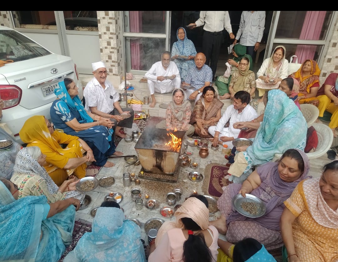Offerings were made in the havan on Jyeshtha Purnima