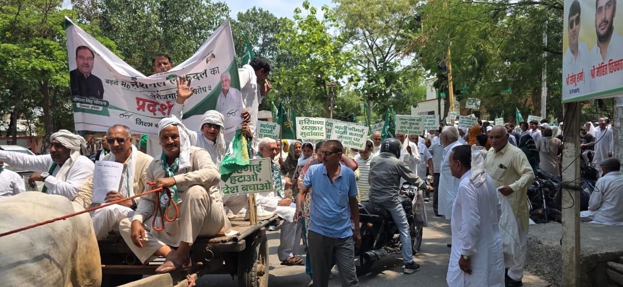 Protest march carried out with bullock cart, scuffle with police