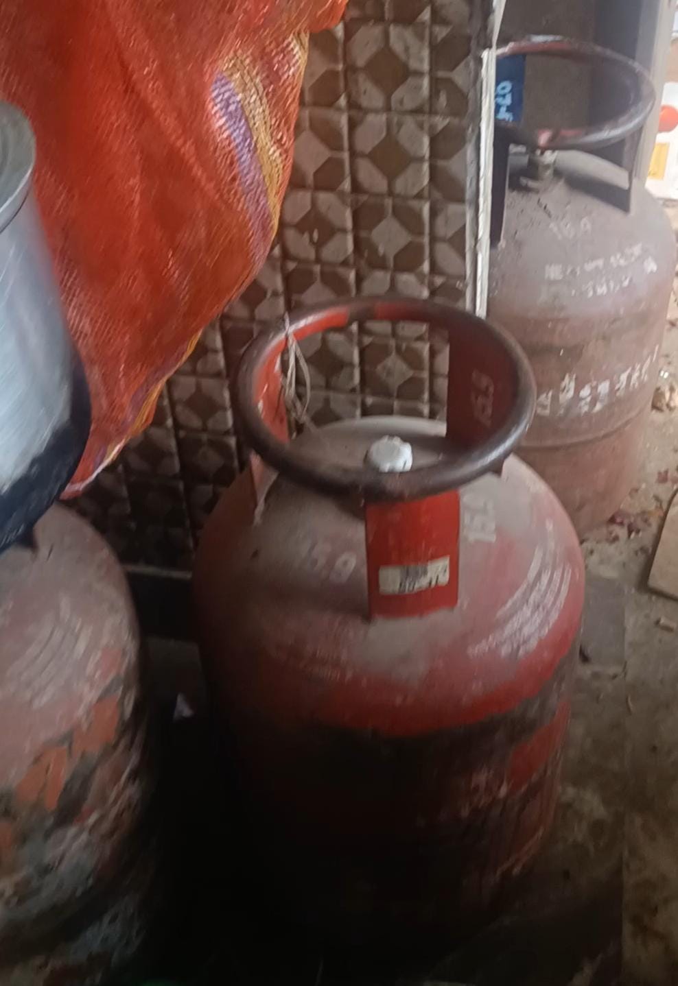 Food being cooked in hotels and dhabas using domestic cylinders