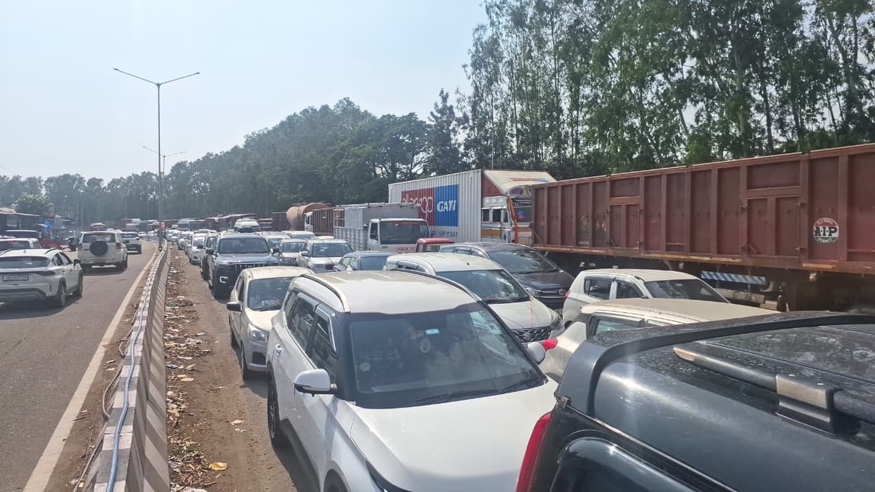 As soon as the tourist season started, there was traffic jam in Lakhanpur.