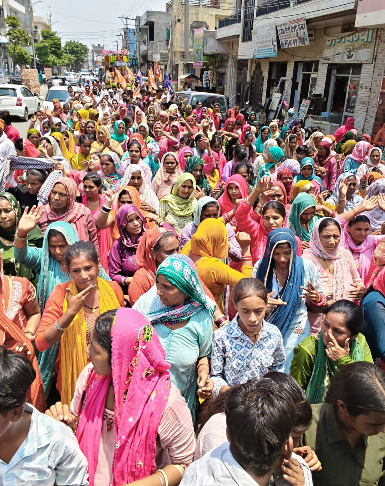 A huge crowd gathered in the grand religious procession from the National Highway to Shri Raidas Takht in Kalayat.