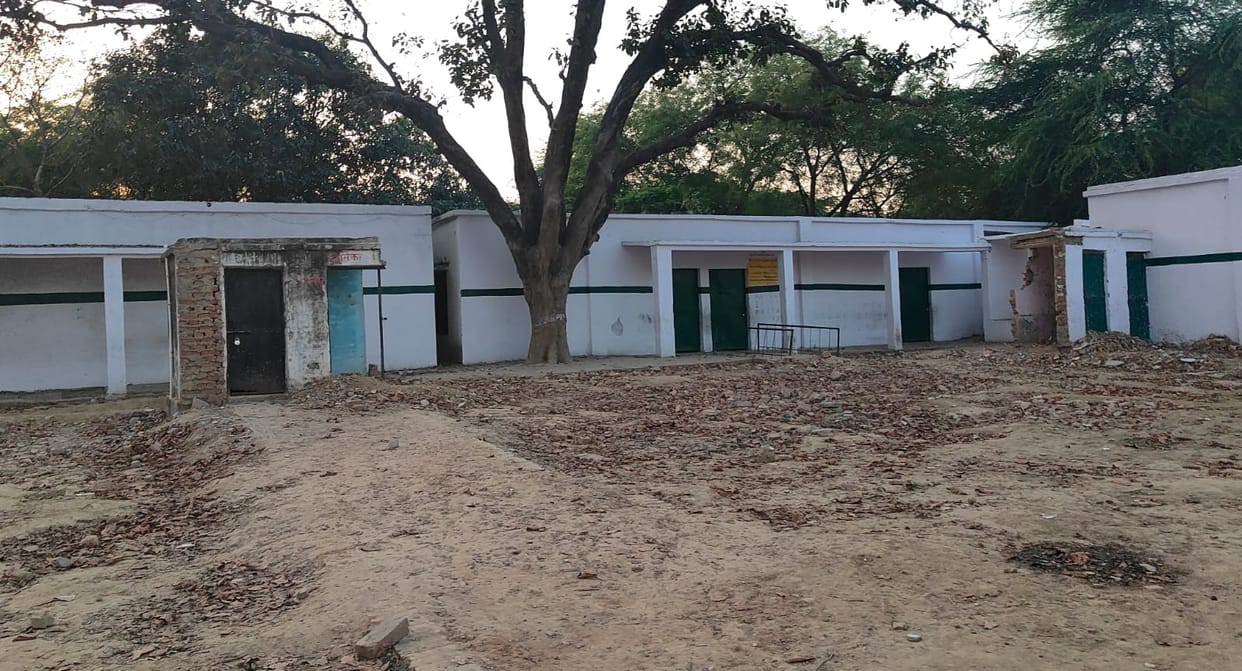 A survey of 125 15-year-old schools was conducted, and 12 buildings were found to be dilapidated.