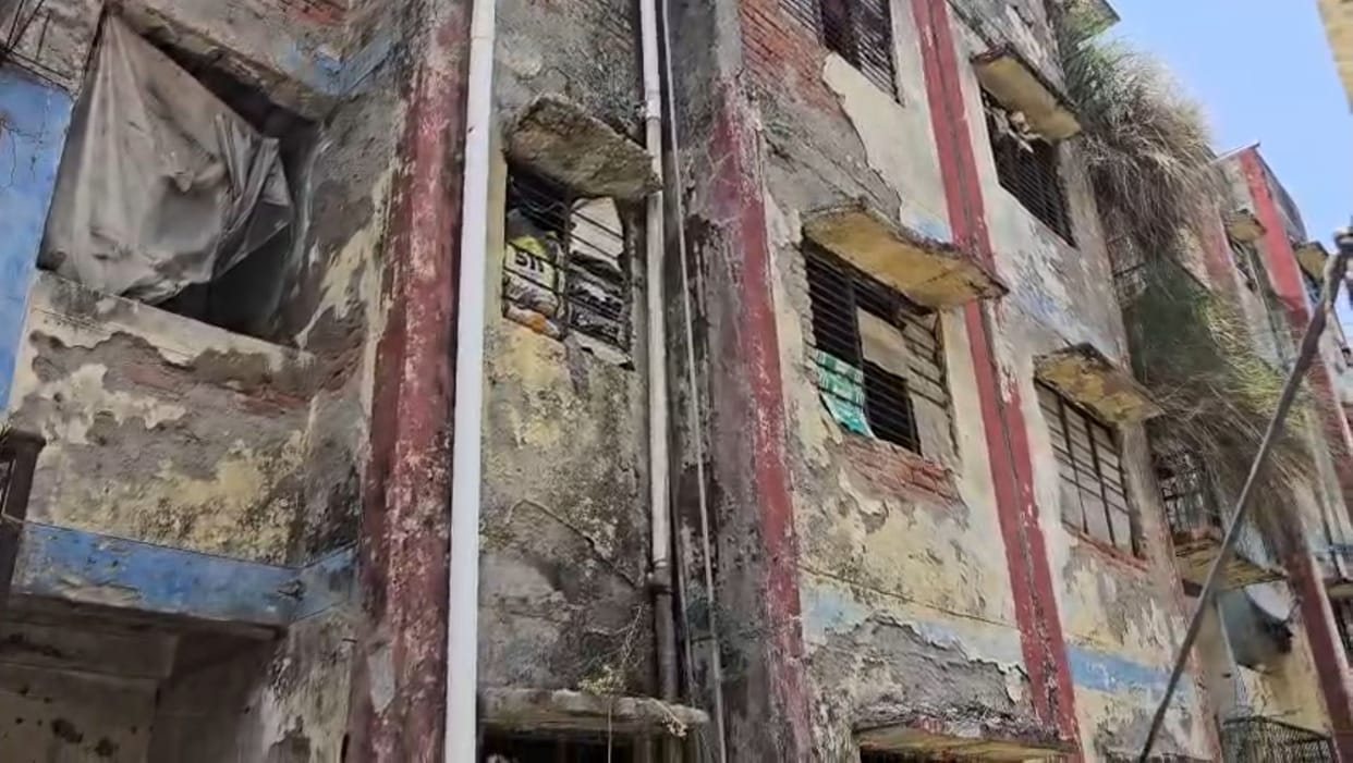 1800 houses of Kanshiram Colony are dilapidated