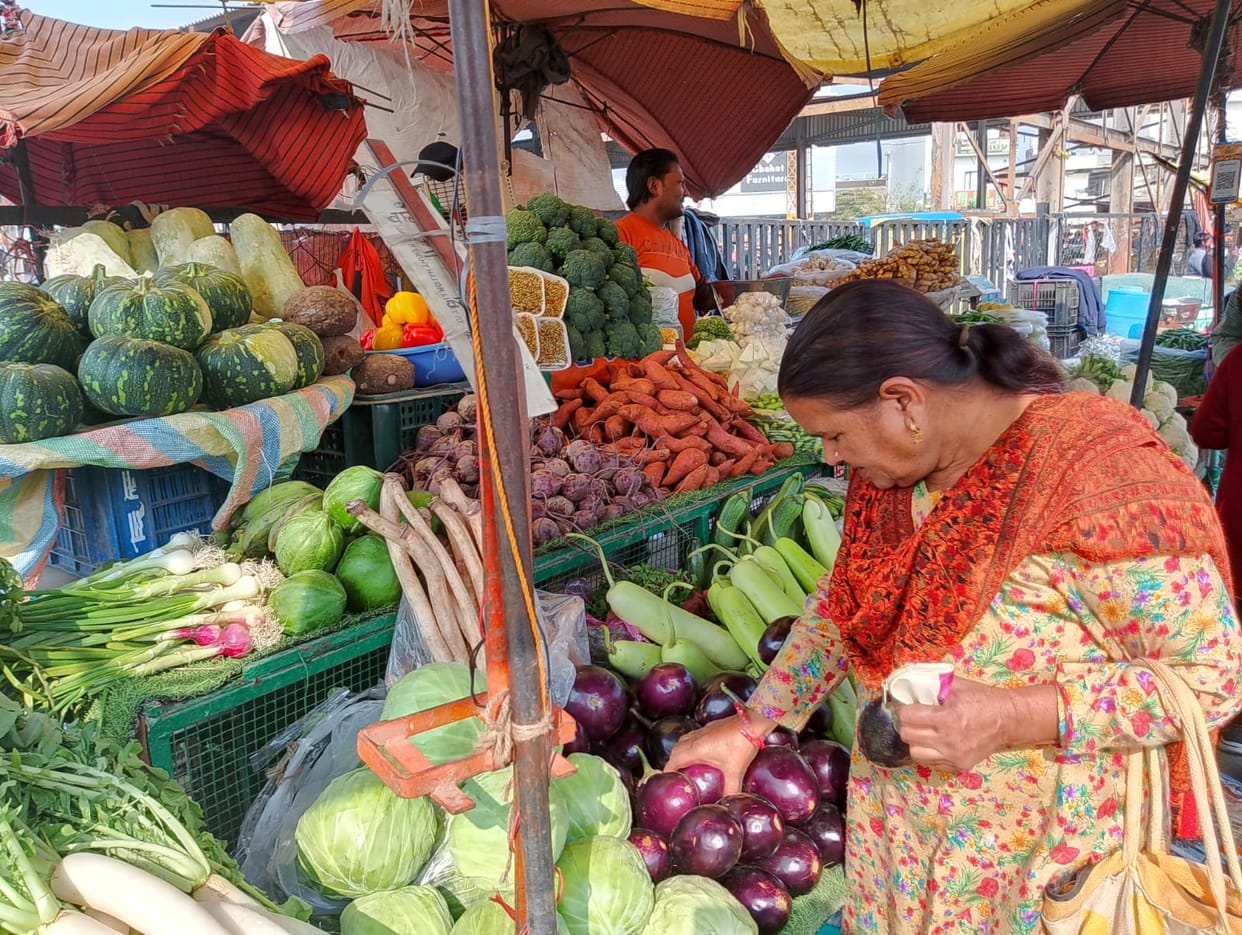 Petrol, diesel and heat have increased the prices of vegetables and fruits, ruining the kitchen budget.