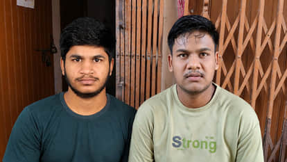 प्रितम व प्रसिंस अपने परिजनों के साथ
