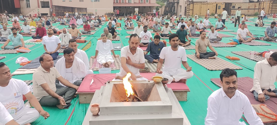 A 17-member team from Cheeka visited Patanjali Yogpeeth.