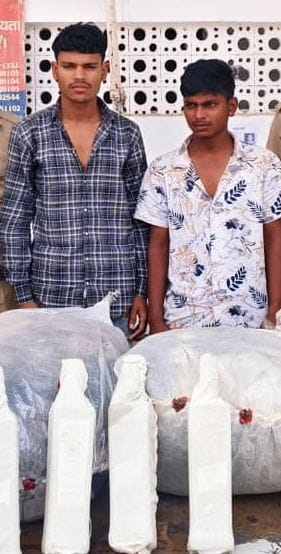 80 Bottles of Liquor Packed in Bags Seized; Smugglers Apprehended