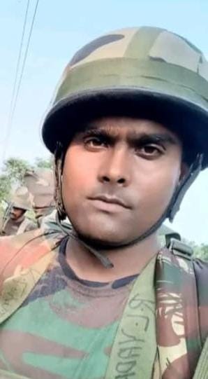 Soldier's body arrives, father performs last rites