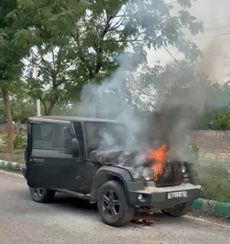 Moving vehicle catches fire, driver safe