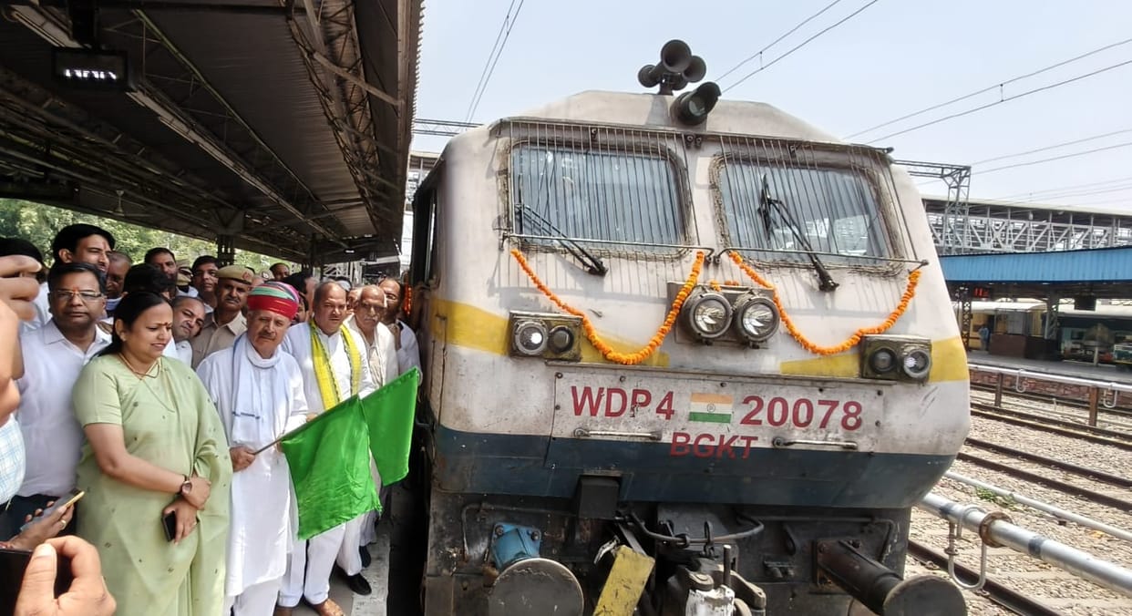 Delhi-Rewari-Ringas train starts operating