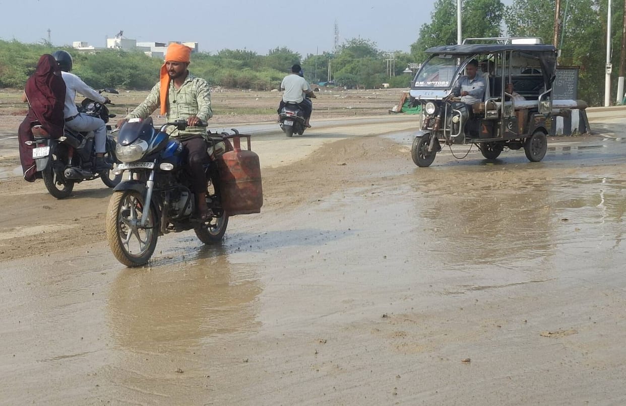 CM Grid: Barricading is useless...mud spread on the road