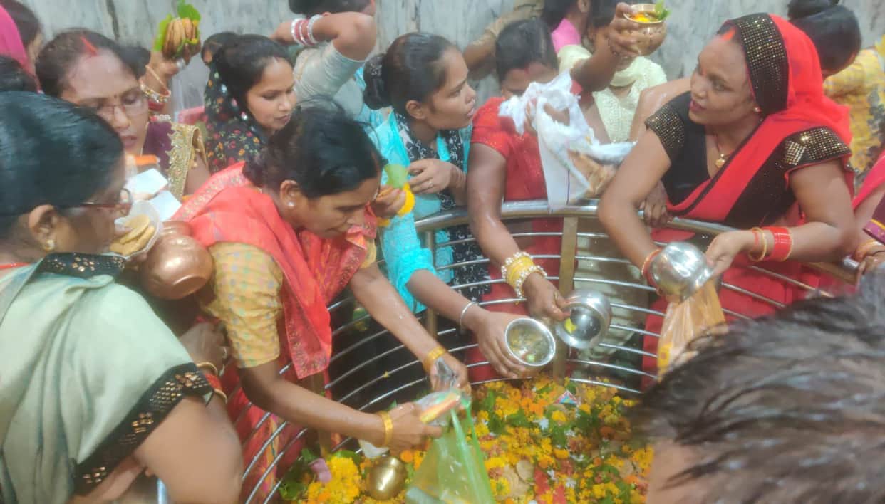 Devotees gathered at the Shiva temples on the third Monday