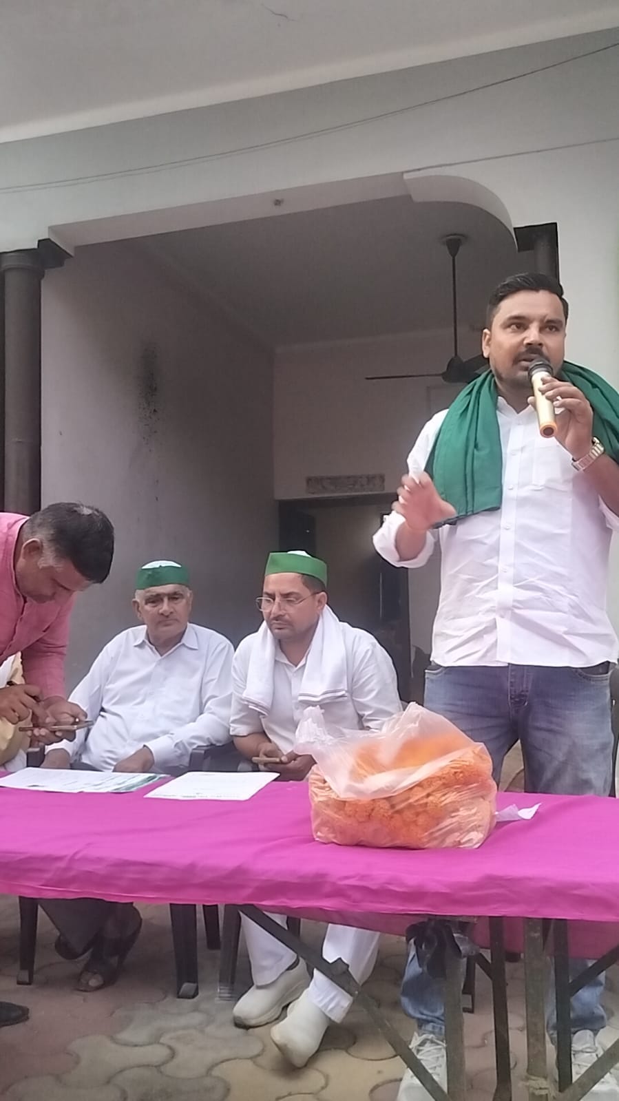 Discussion on farmers' problems, expansion of the organization