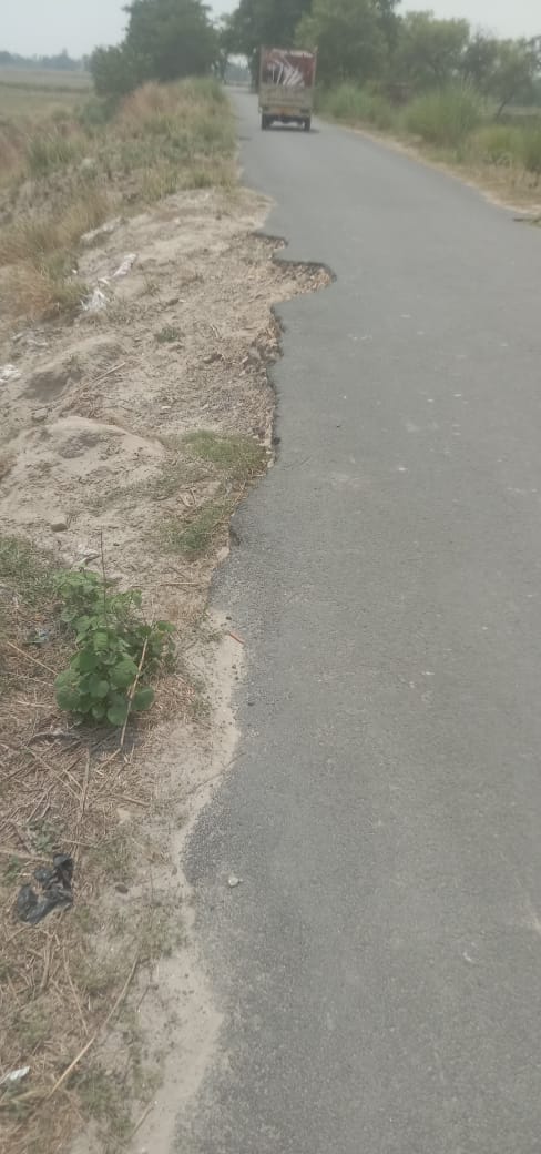 The approach road is in bad condition, risk of accidents