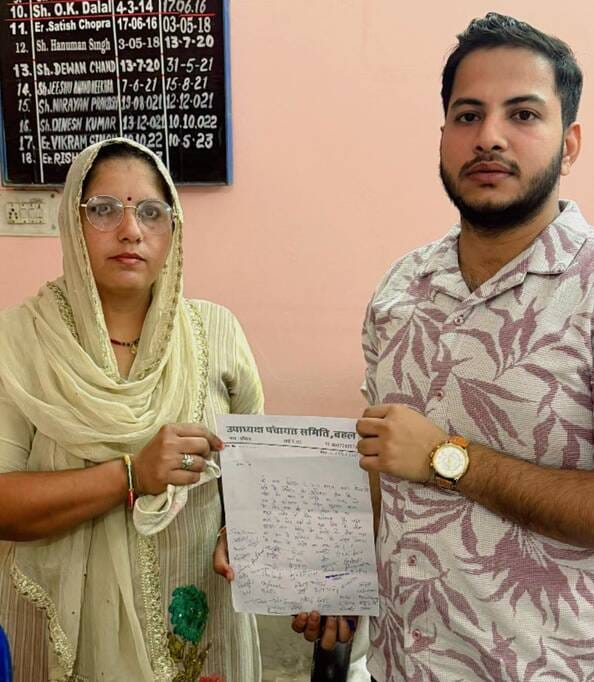 Demand to connect Sudhiwas's power line to Bahal feeder, villagers submitted memorandum to SDO