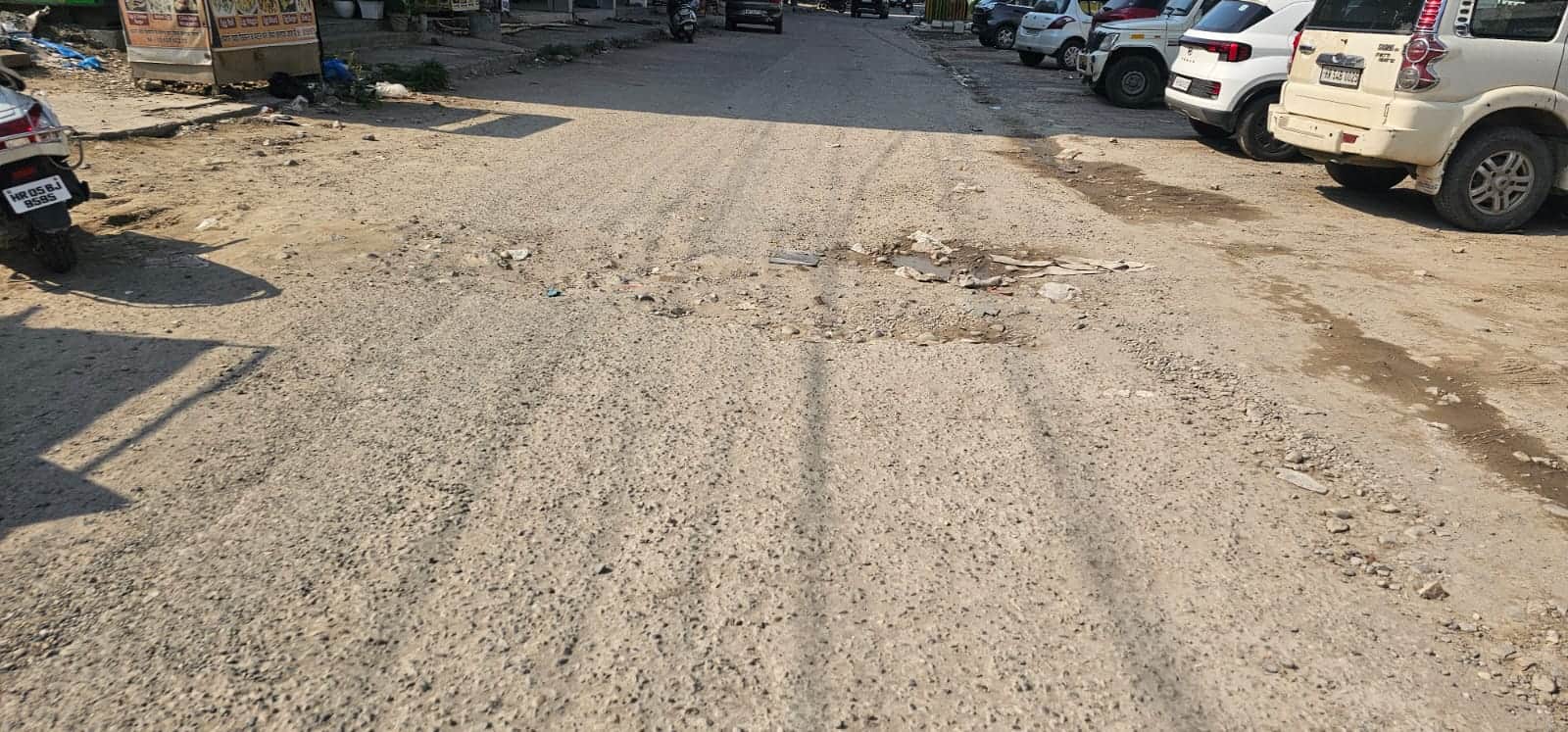 टूटी हुई मुगल कैनाल की सड़क संवाद