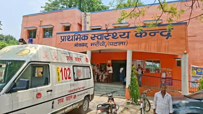 Jharkhand-government-employee-killed-wife-son-injured-car-accident-four-lane