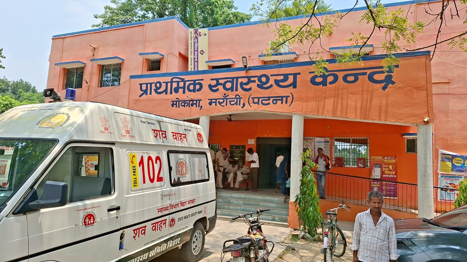 टायर फटने से कार पलटी