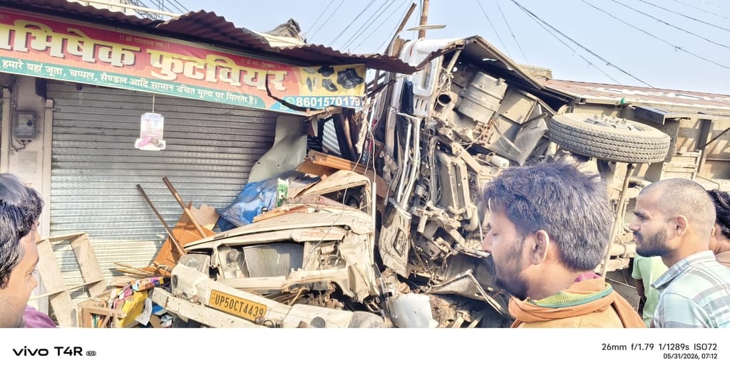 Raftar garbage container collides with pickup, three injured