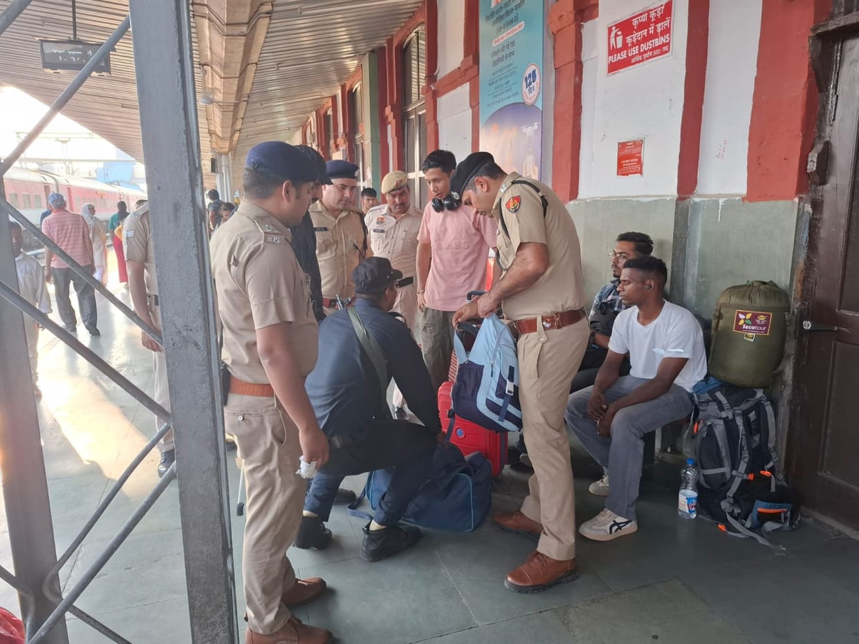 Bomb threats to the railway station, district court and mayor's office