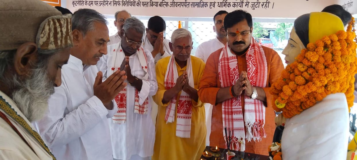 Ahilyabai Holkar's descendant Uday Raje offered prayers at the temple.