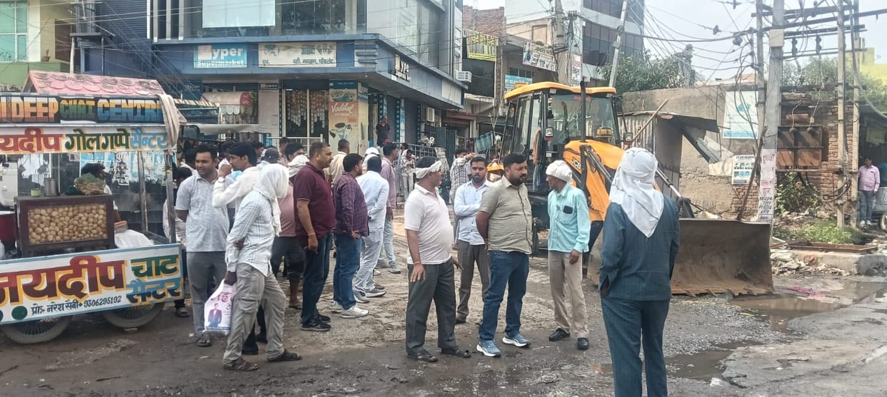 Removed illegal kiosks in Bawal, broke drain slabs