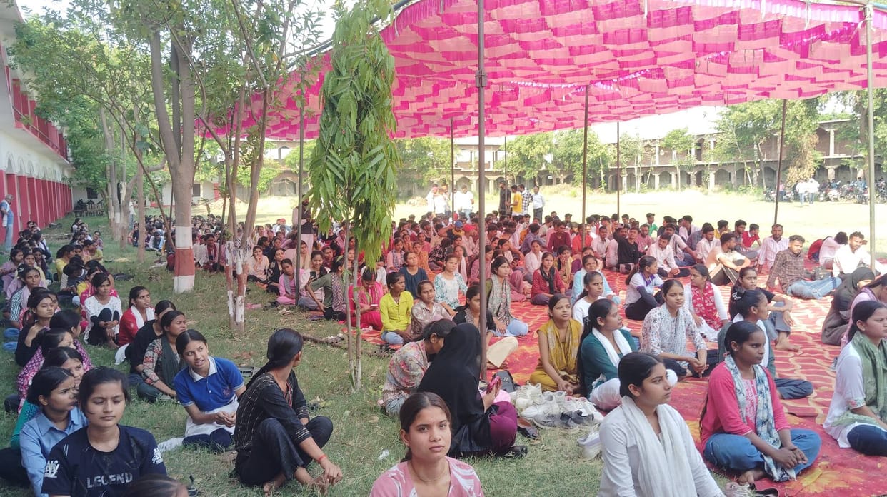 750 people participated in the yoga program at BMG Inter College