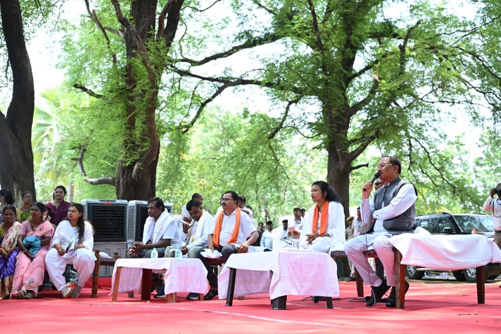 kondapalli pahunche cm, janchoupal me suni gramino ki samsyaye, janta se kiya sidha samvad