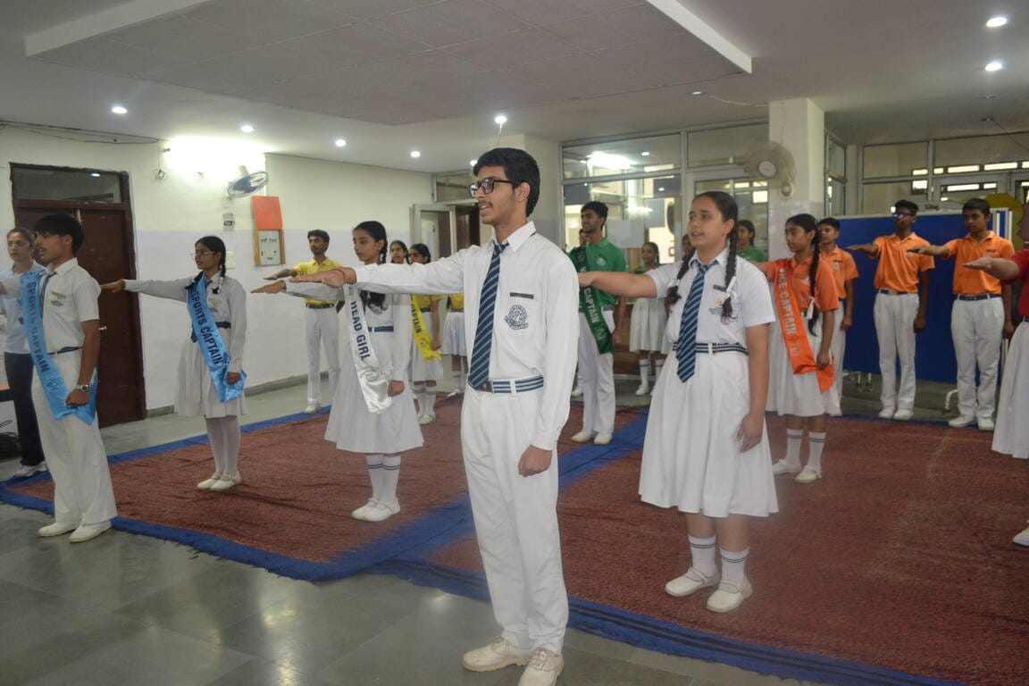 Devjyoti was crowned Head Boy and Shreya was crowned Head Girl.Devjyoti was crowned Head Boy and Shreya was crowned Head Girl.
