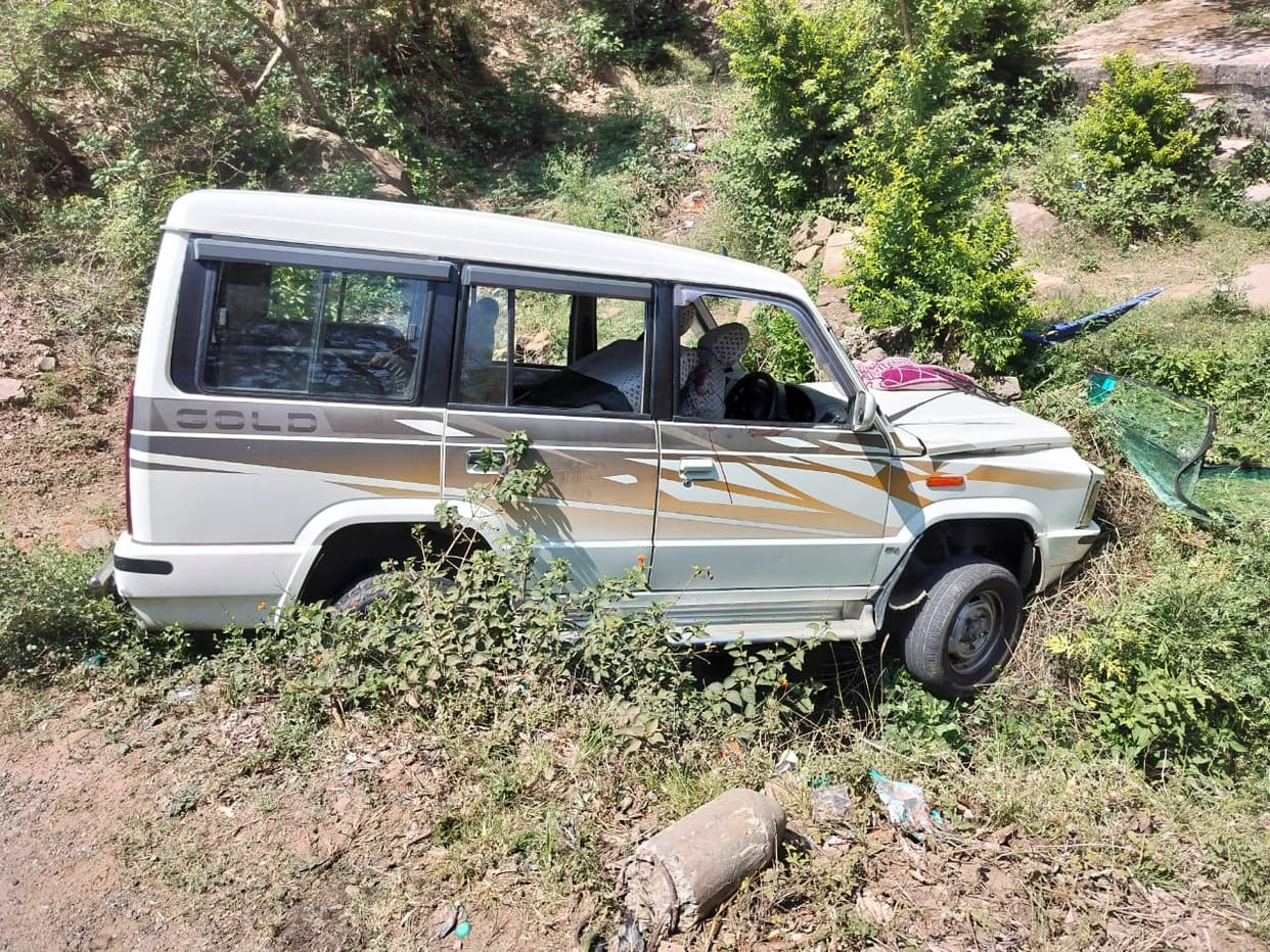 The car went off the road, five people were injured.