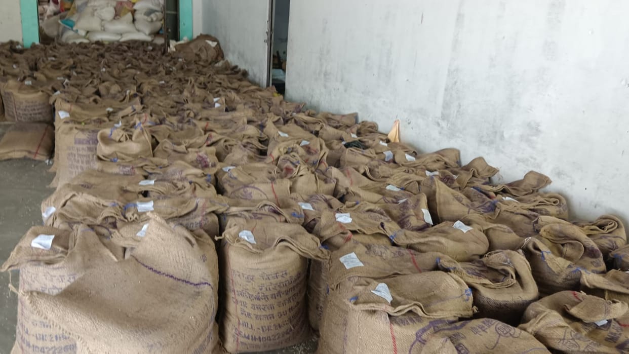 siwan fci godown grain black marketing 324 quintal seized goreyakothi bindbal raid