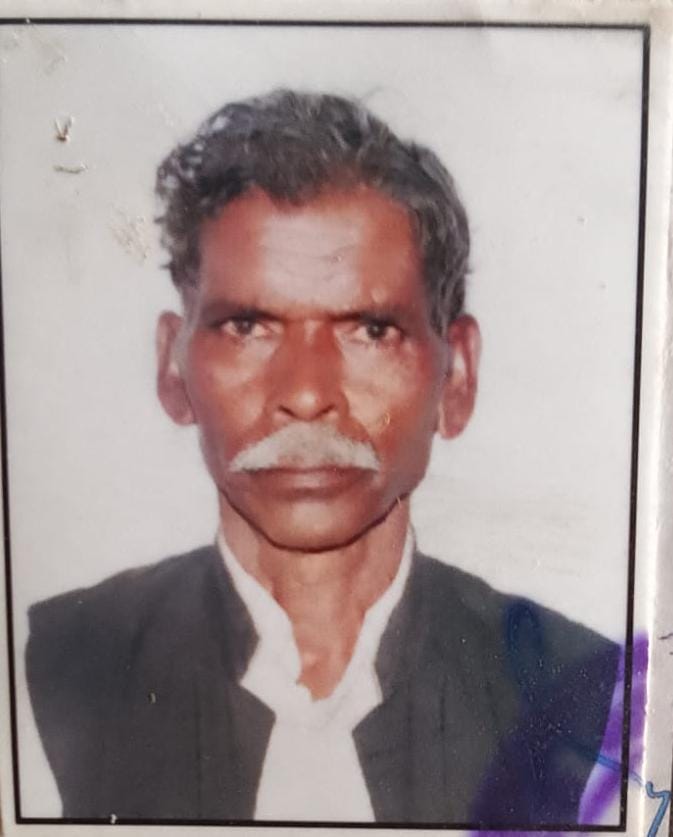 The elder brother, who tried to mediate a dispute between father and son, was beaten with a stick and died.