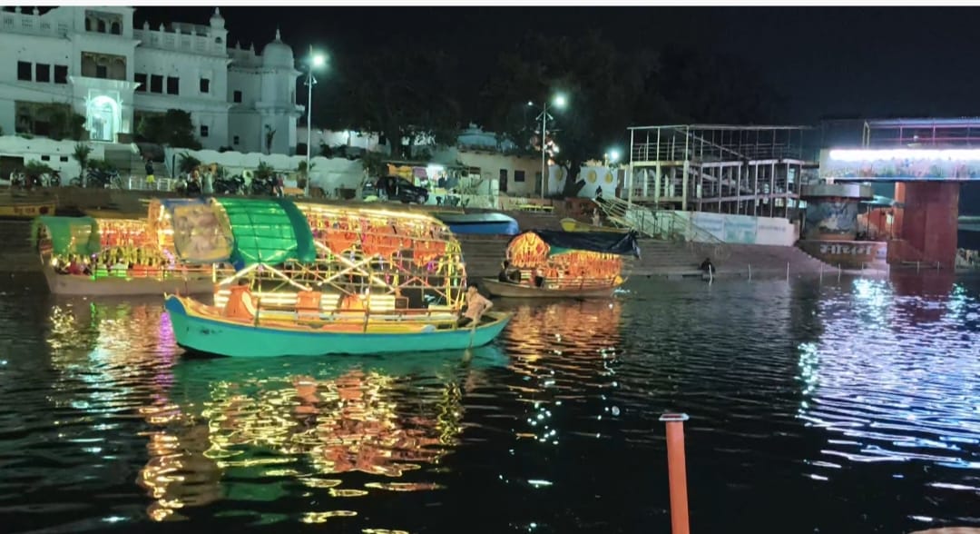 Restrictions in Mandakini ineffective, filmy and Bhojpuri songs playing on boats