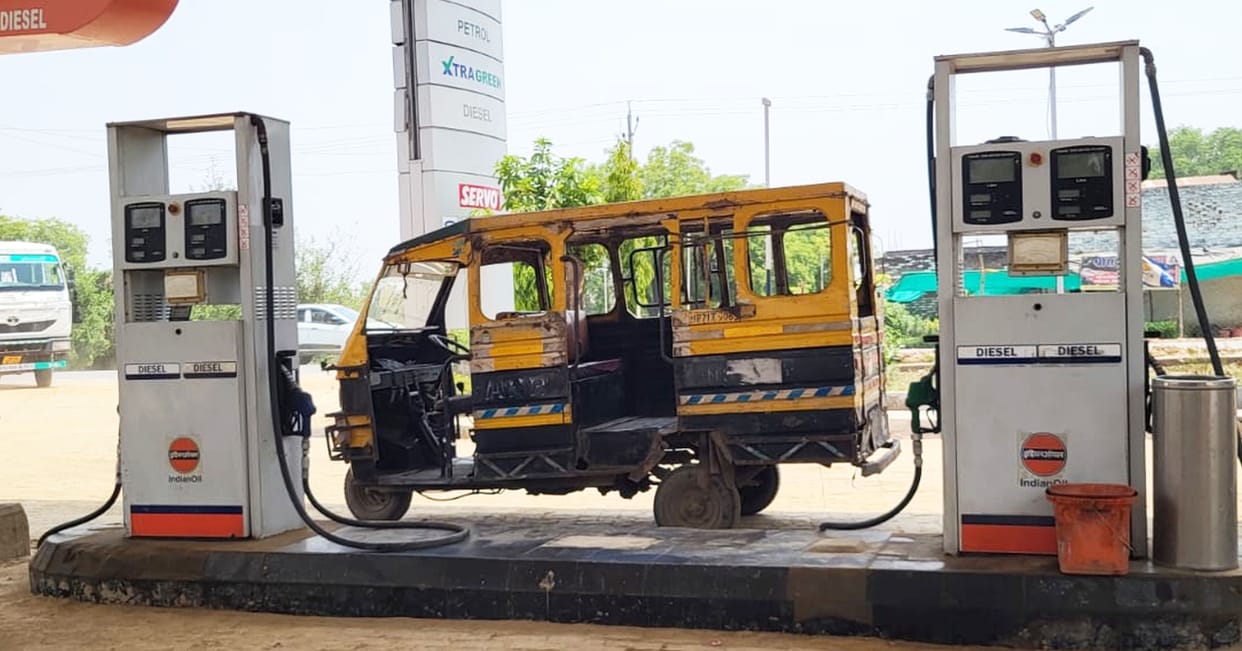 Petrol pumps run out of diesel, farmers and drivers suffer