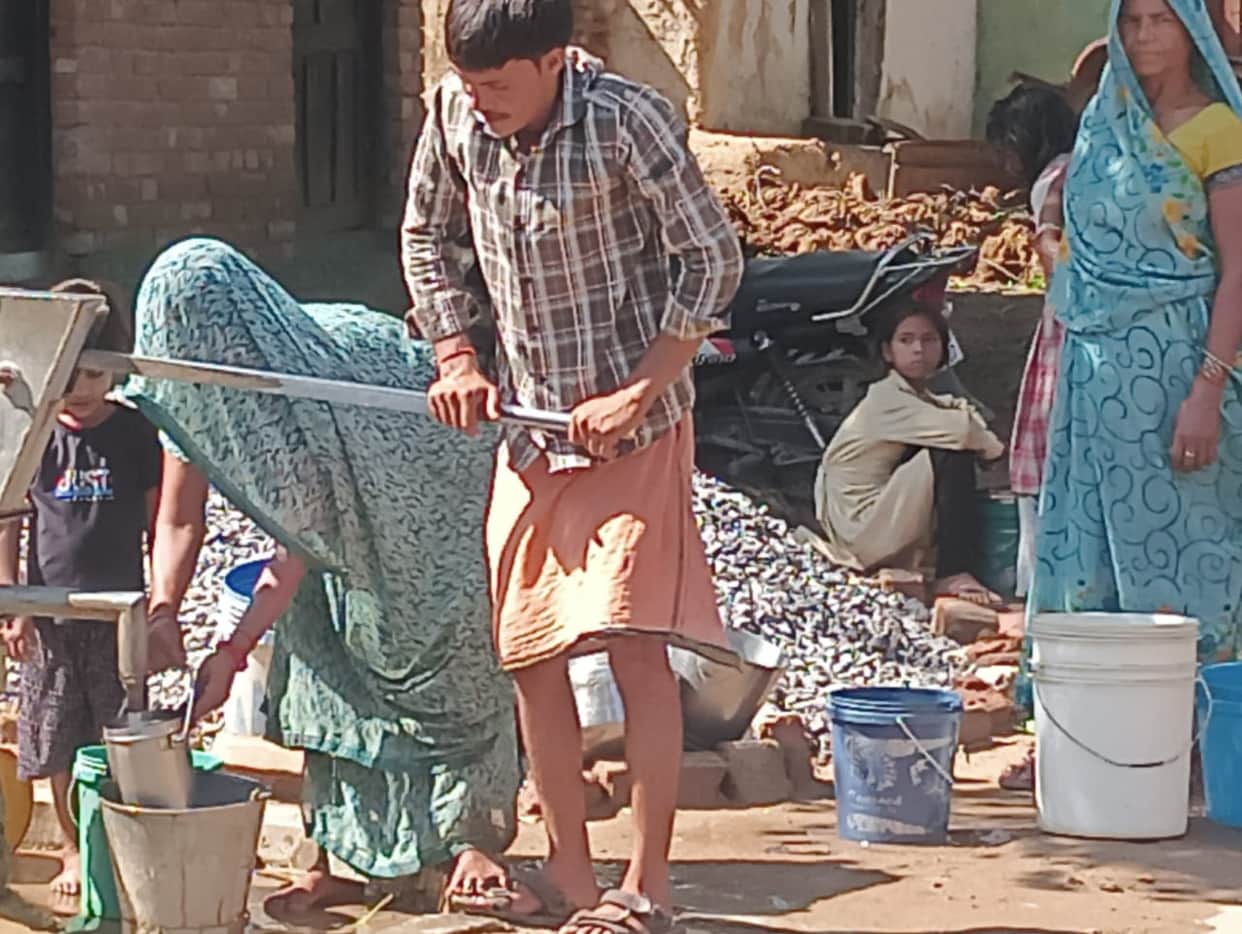 Even after four days, power supply could not be restored, drinking water crisis deepened