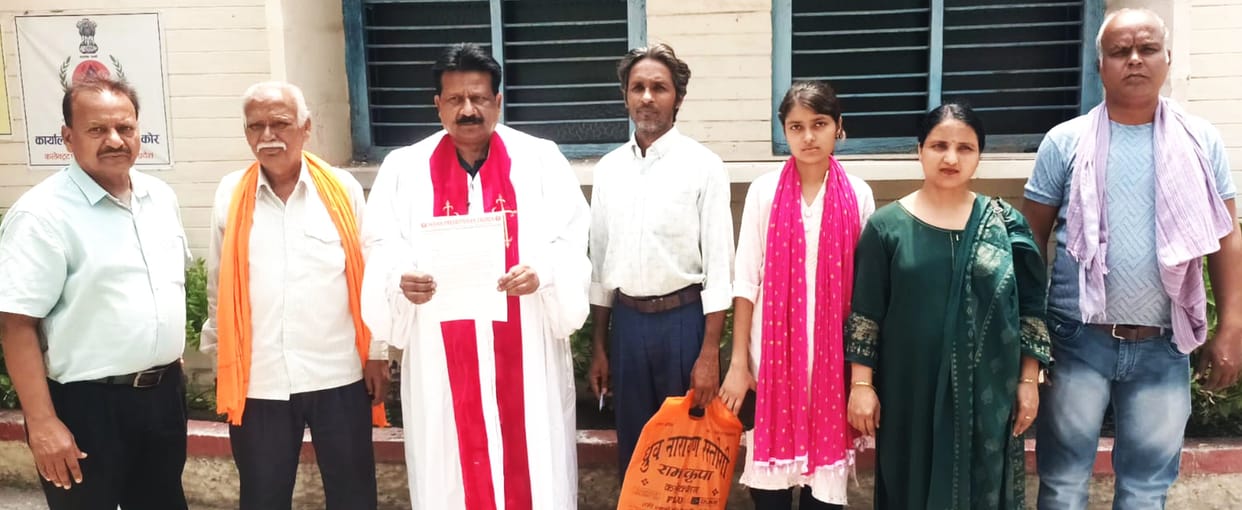Demand from DM to open the lock of the church