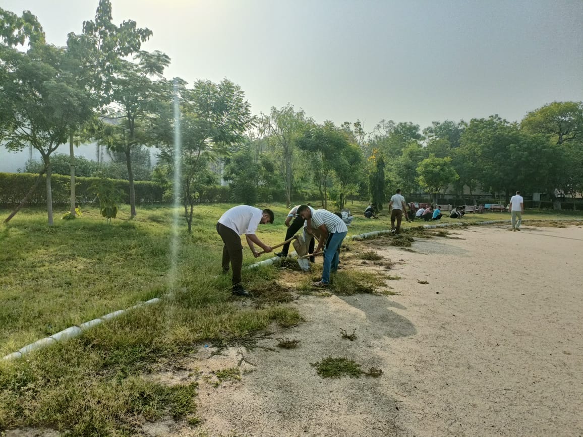 PePersonnel carried out a cleanup drive at the Police Lines.e Police Lines.
