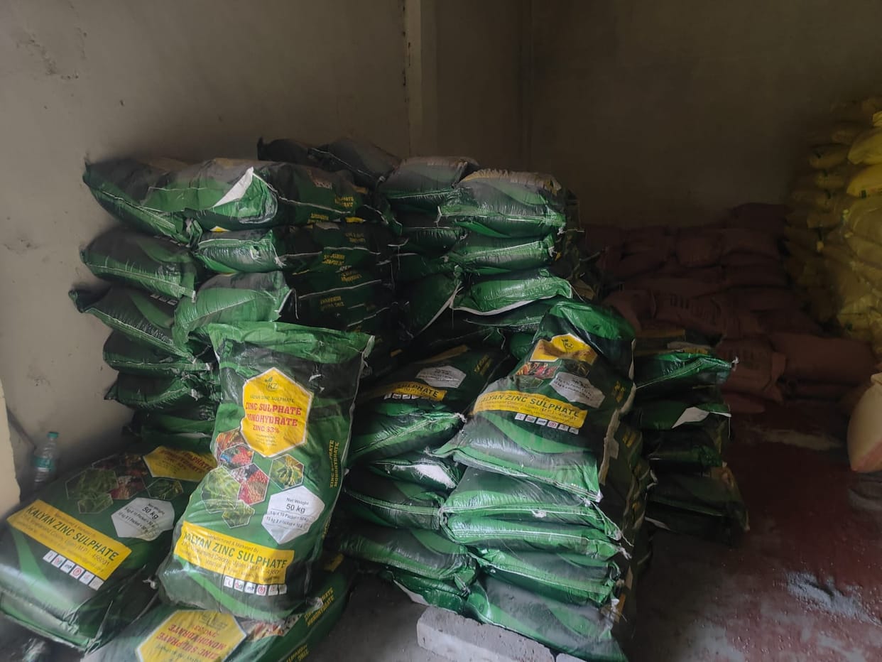 Betul News: Hundreds of fertilizer bags missing from committee warehouse, suspected to be a planned incident