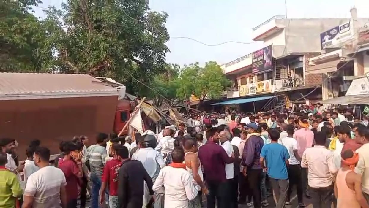 Container rams into hotel, six injured including shopkeeper