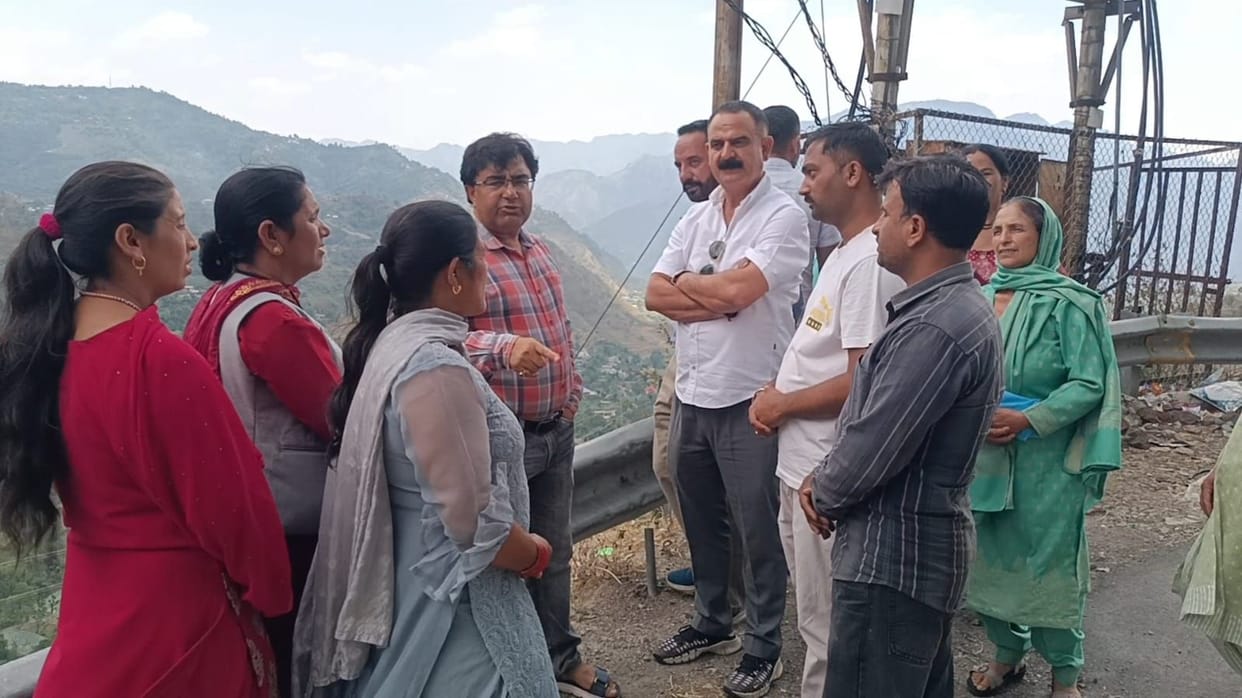 kachra on road-jajar village people report to sdm