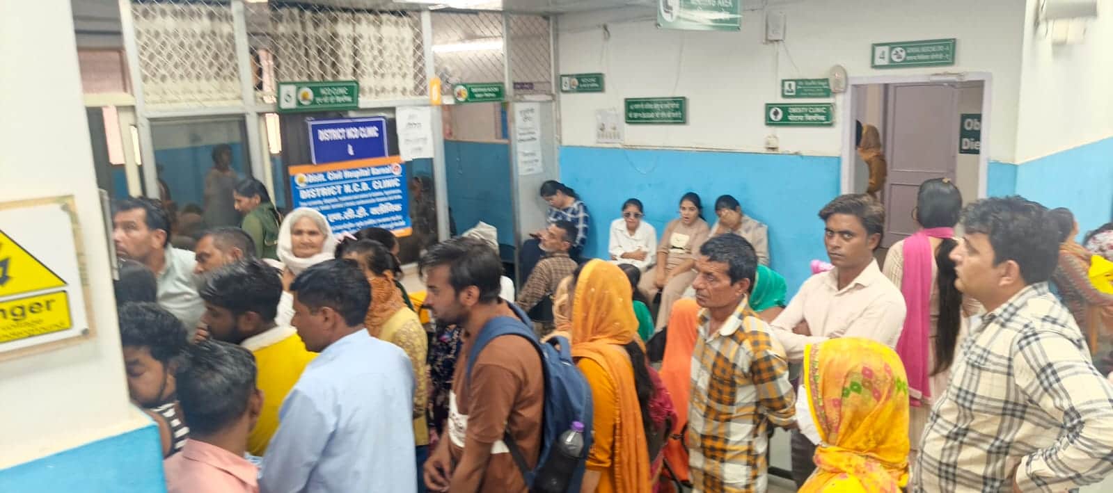  जिला नागरिक अस्पताल में लगी मरीजों की कतार। अमर उजाला