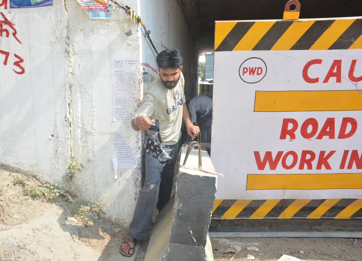 Commuters Inconvenienced by Closure of Janaura Underpass
