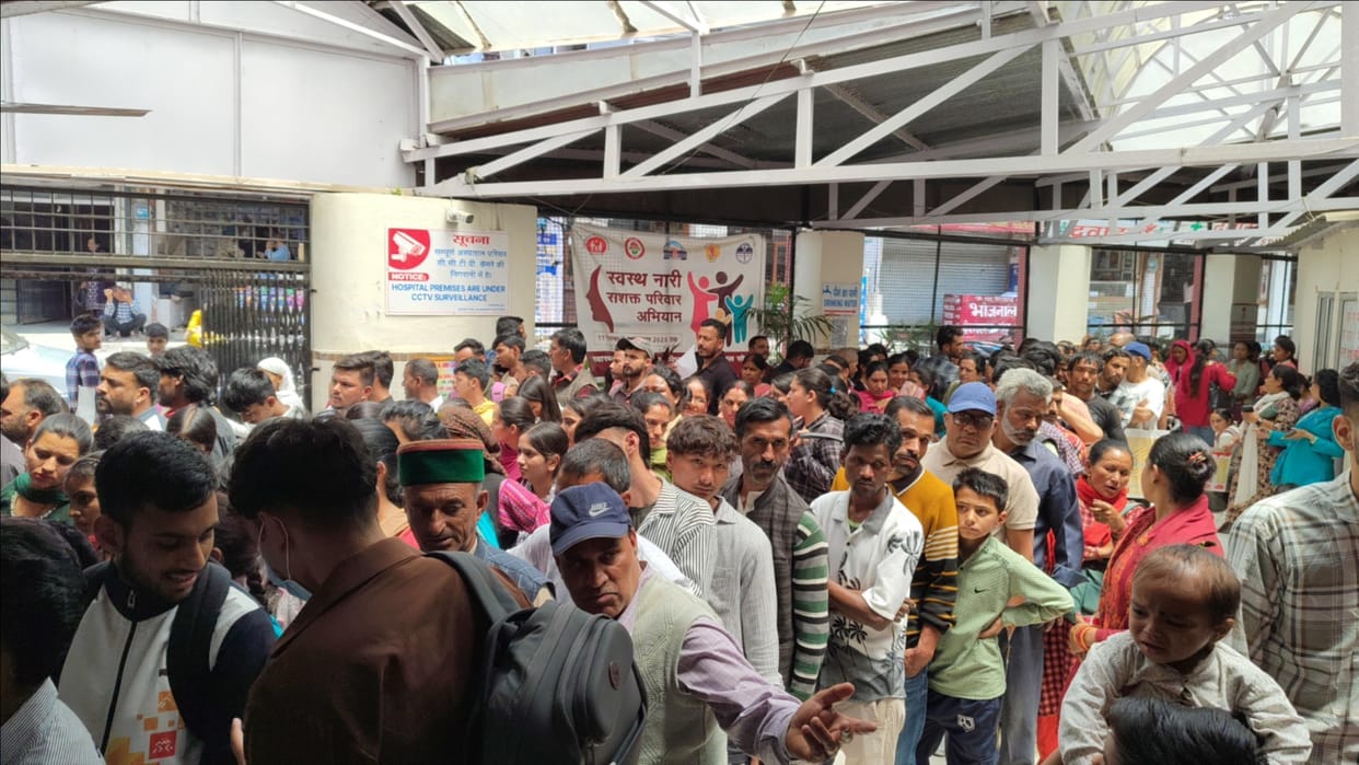 Long queues of patients from prescription and medicine counter to OPD